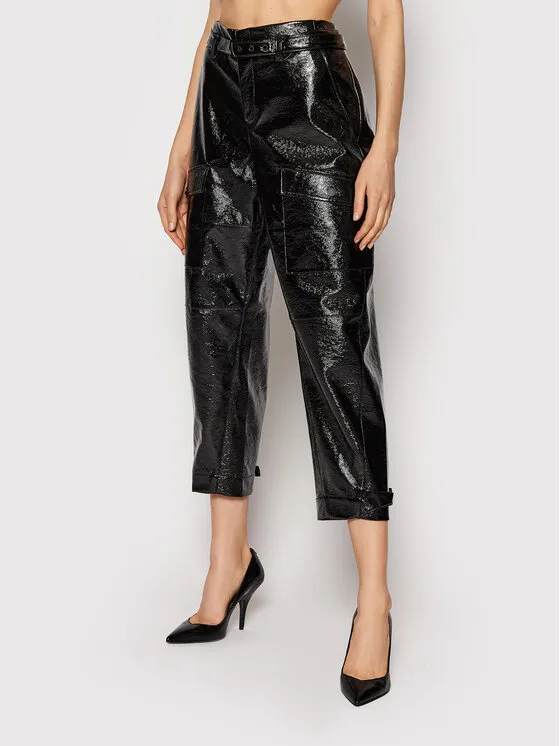 Ted Baker Παντελόνι από απομίμηση δέρματος · Μαύρο · Relaxed Fit