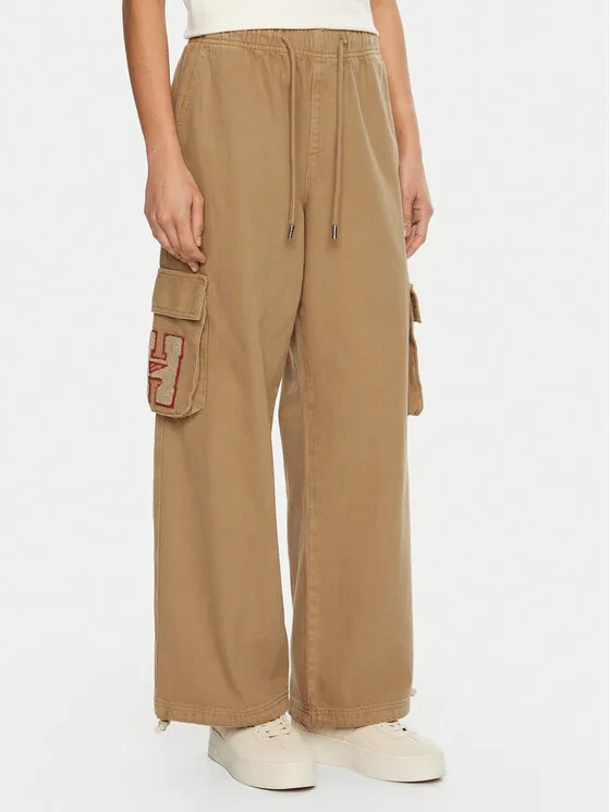 Παντελόνι υφασμάτινο · Μπεζ · Relaxed Fit