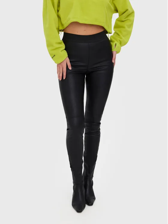 Παντελόνι από απομίμηση δέρματος · Μαύρο · Slim Fit