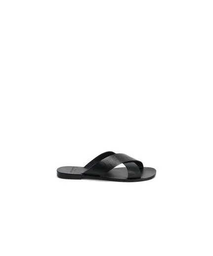 Leather sandals with cross-effect straps