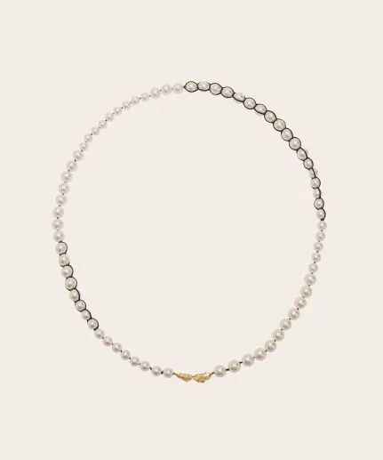 Long necklace with pearls