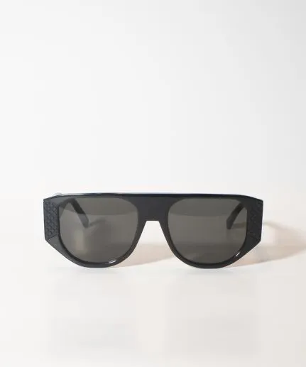 Oversized retro-squared sunglasses with engraved details and wide temples