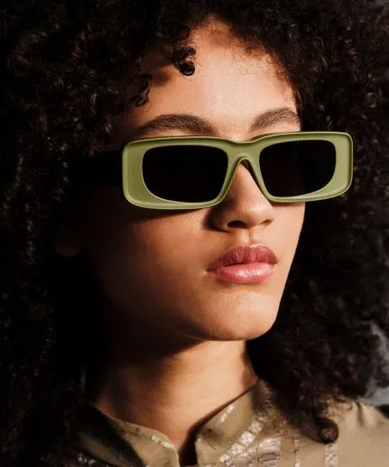Rectangular shape frame sunglasses with mate texture