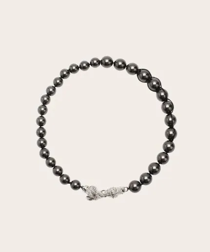 Short pearl necklace