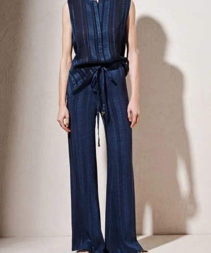 Signature textured silk sleeveless mao-collar top