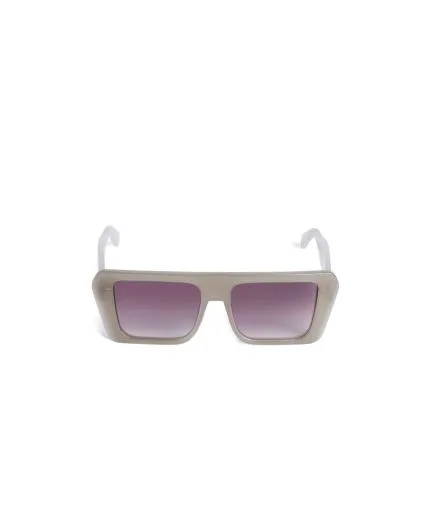 Square-shape frame with sharp edges and wide temples