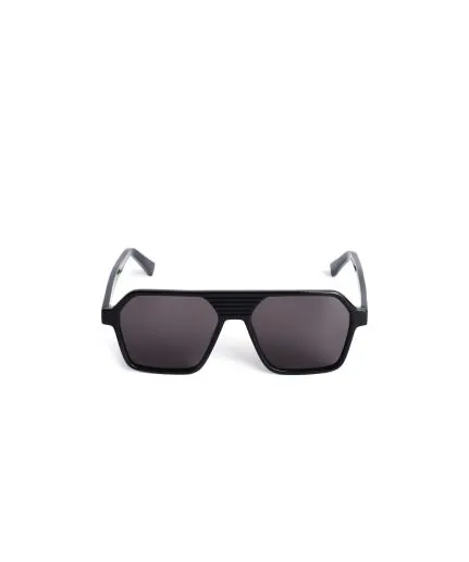 Unisex aviator-style sunglasses with decorative stripes on the bridge